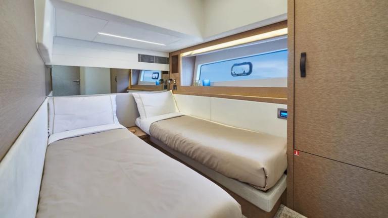 Guest cabin of luxury motor yacht Shaft image 4