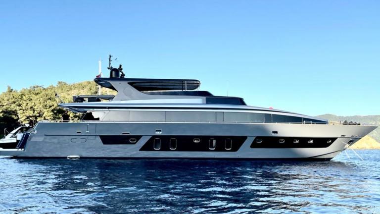 Exterior view of the luxury motor yacht Seven picture 1